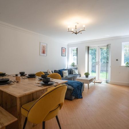 Emirates House, Luxe 5 Bed, With King Sized Beds, Next To Aiport & Nec, Jlr 5 Mins Villa Marston Green Bagian luar foto