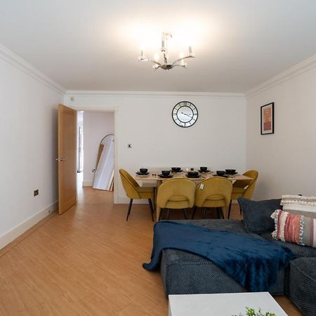Emirates House, Luxe 5 Bed, With King Sized Beds, Next To Aiport & Nec, Jlr 5 Mins Villa Marston Green Bagian luar foto