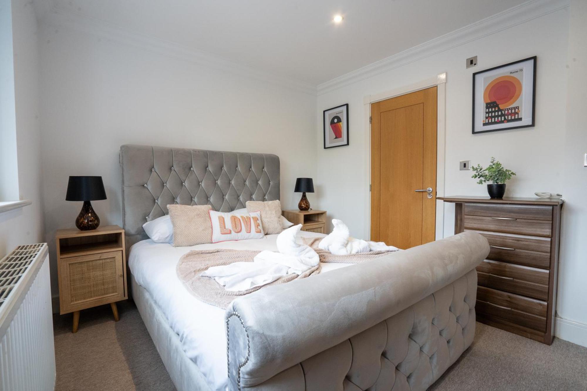 Emirates House, Luxe 5 Bed, With King Sized Beds, Next To Aiport & Nec, Jlr 5 Mins Villa Marston Green Bagian luar foto