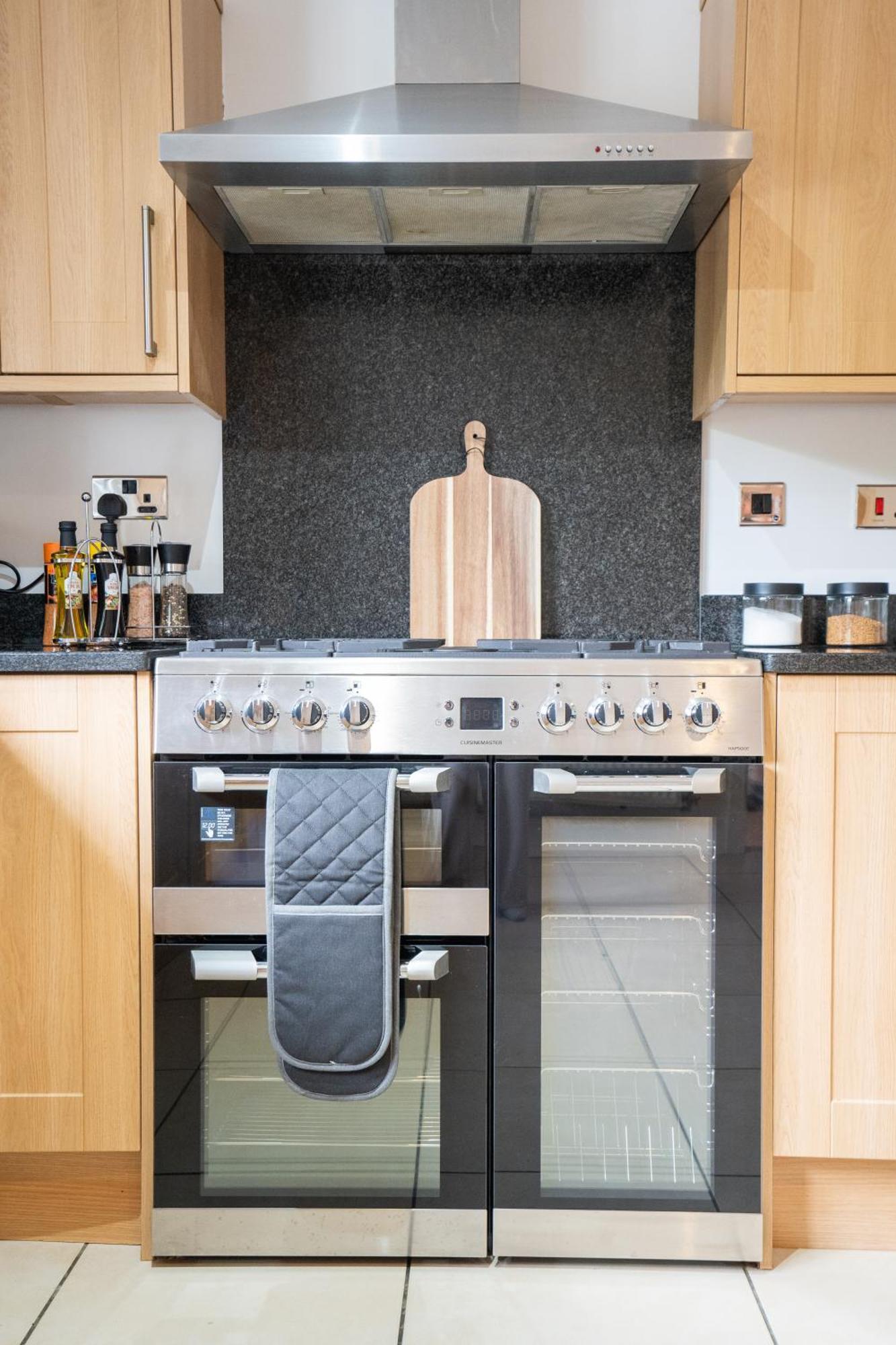 Emirates House, Luxe 5 Bed, With King Sized Beds, Next To Aiport & Nec, Jlr 5 Mins Villa Marston Green Bagian luar foto
