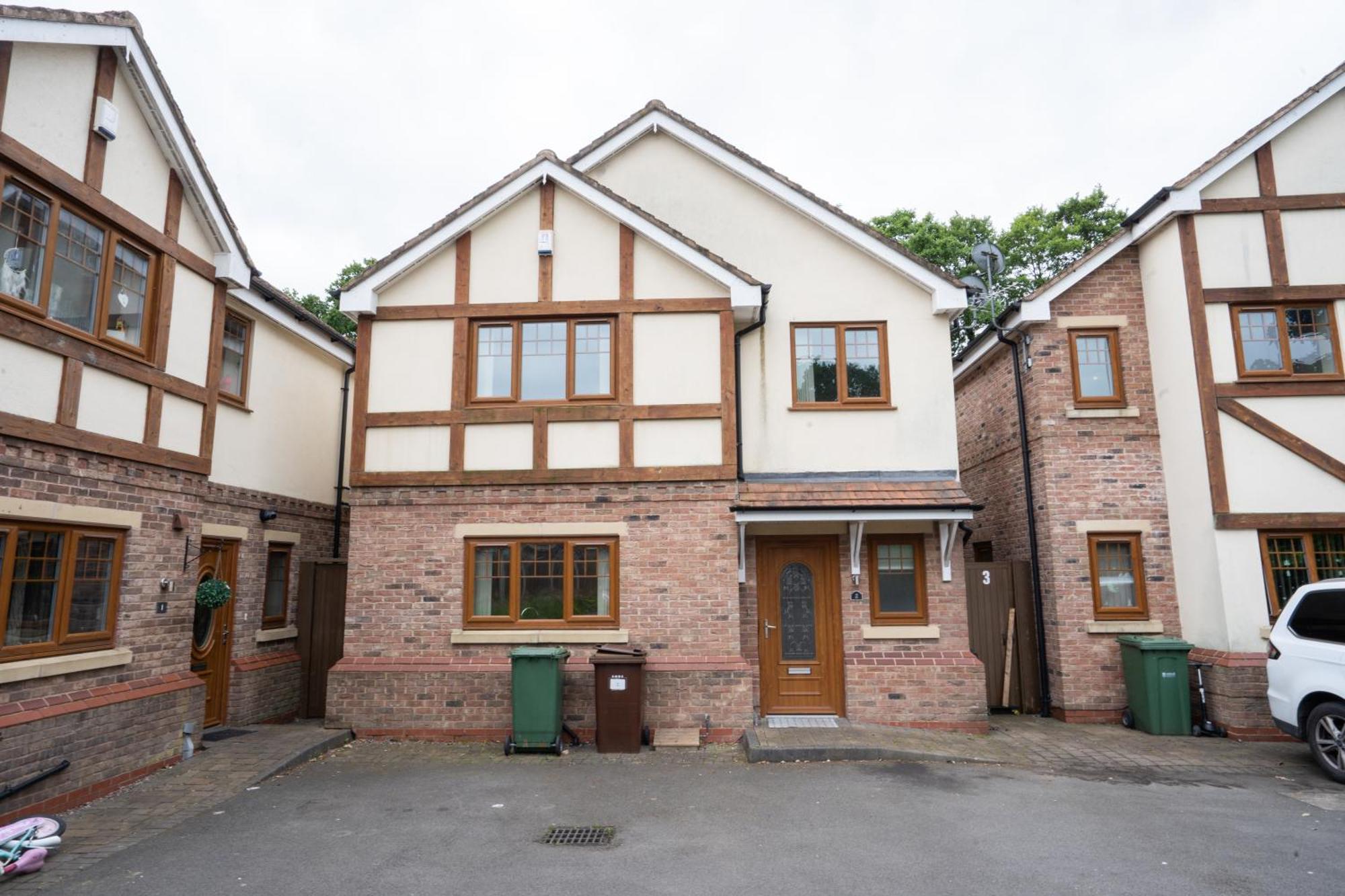 Emirates House, Luxe 5 Bed, With King Sized Beds, Next To Aiport & Nec, Jlr 5 Mins Villa Marston Green Bagian luar foto