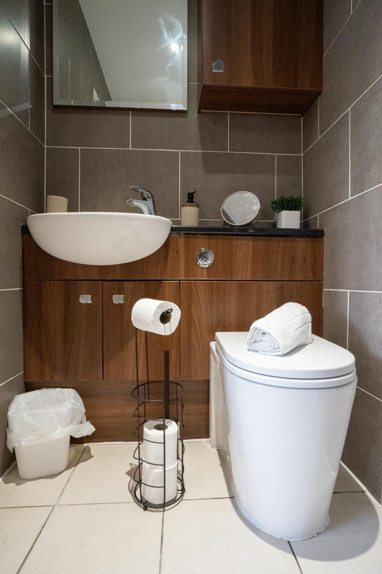 Emirates House, Luxe 5 Bed, With King Sized Beds, Next To Aiport & Nec, Jlr 5 Mins Villa Marston Green Bagian luar foto