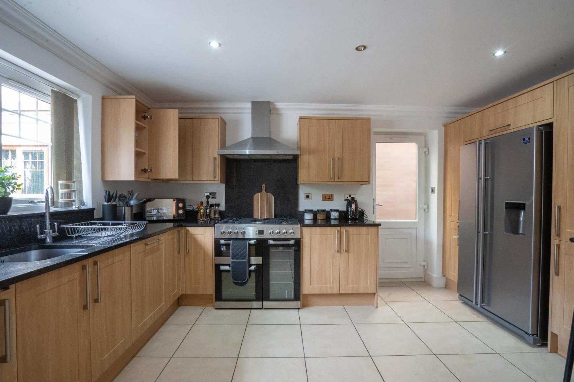 Emirates House, Luxe 5 Bed, With King Sized Beds, Next To Aiport & Nec, Jlr 5 Mins Villa Marston Green Bagian luar foto