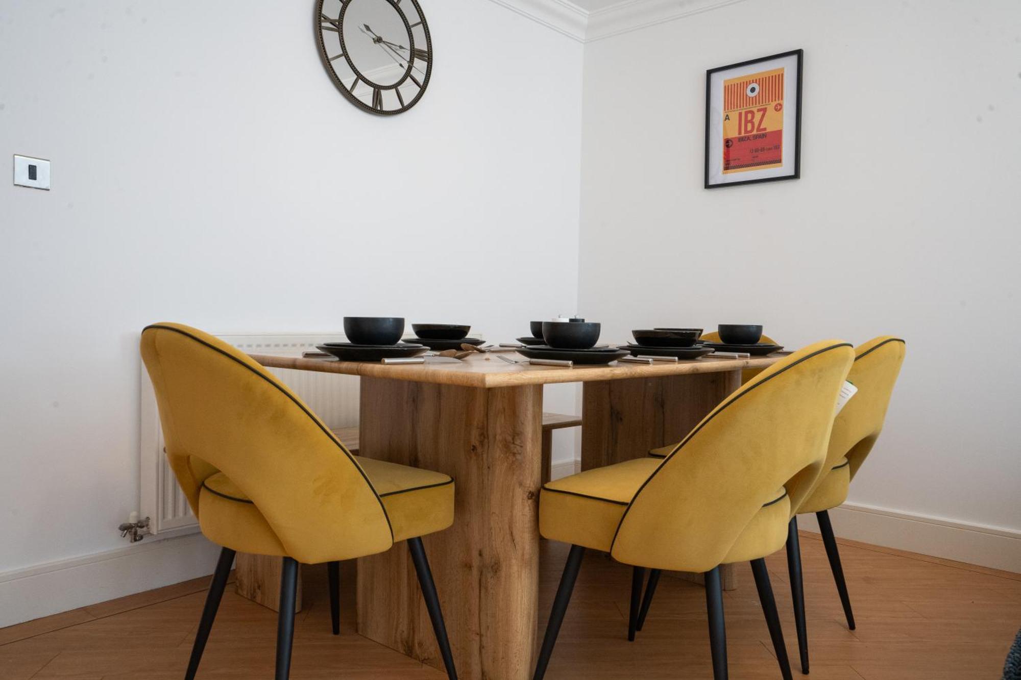 Emirates House, Luxe 5 Bed, With King Sized Beds, Next To Aiport & Nec, Jlr 5 Mins Villa Marston Green Bagian luar foto