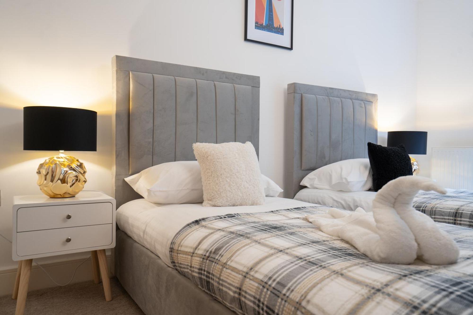 Emirates House, Luxe 5 Bed, With King Sized Beds, Next To Aiport & Nec, Jlr 5 Mins Villa Marston Green Bagian luar foto