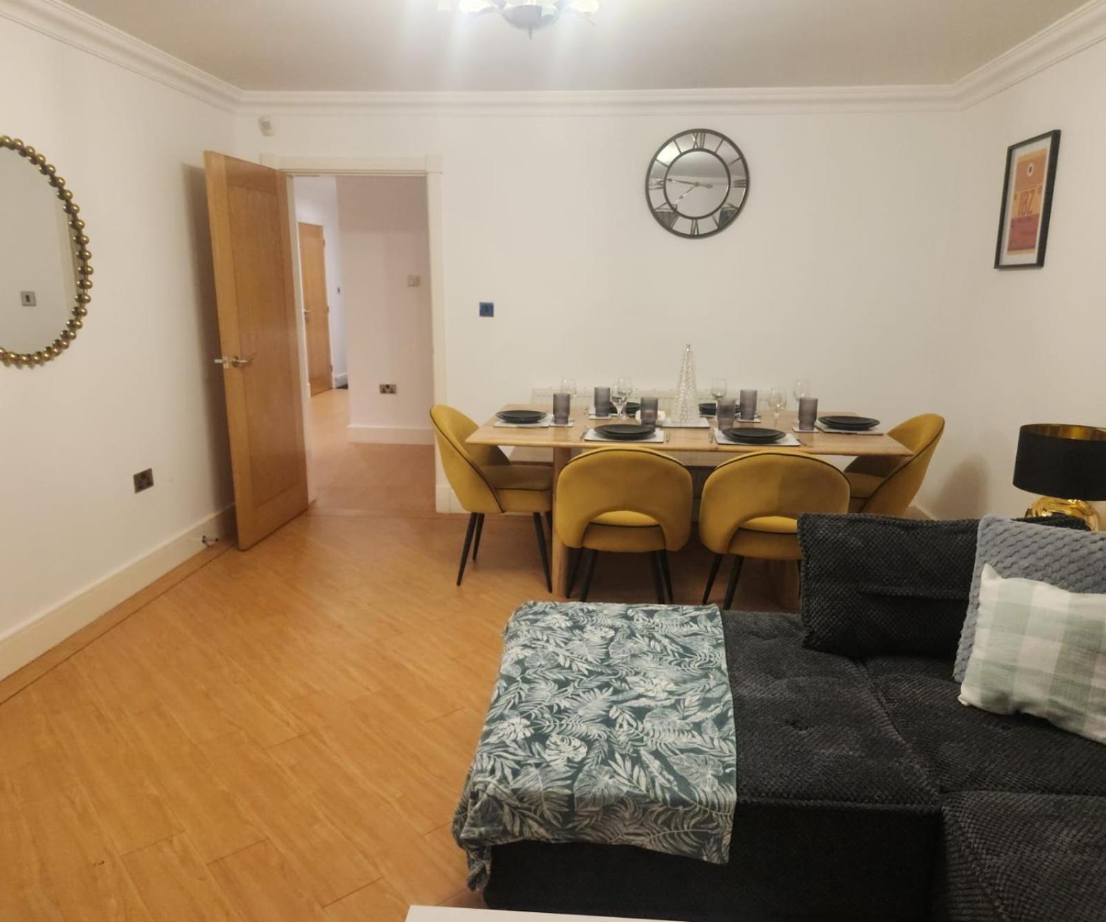 Emirates House, Luxe 5 Bed, With King Sized Beds, Next To Aiport & Nec, Jlr 5 Mins Villa Marston Green Bagian luar foto
