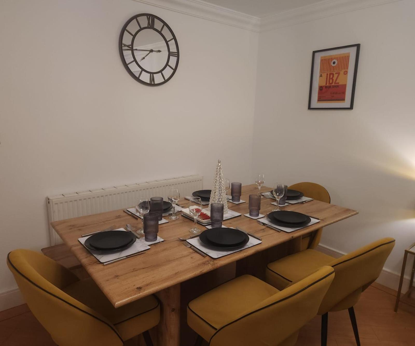 Emirates House, Luxe 5 Bed, With King Sized Beds, Next To Aiport & Nec, Jlr 5 Mins Villa Marston Green Bagian luar foto